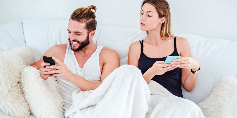 Social Media Have Bad Impact on Relationships
