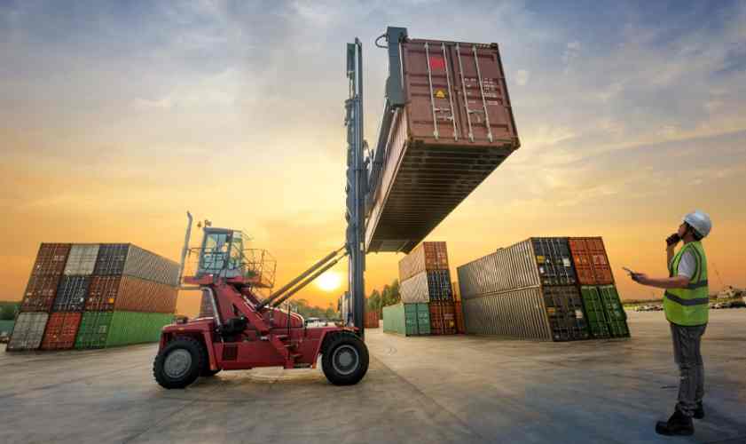 container lifting machine | Ways To Lift A Shipping Container